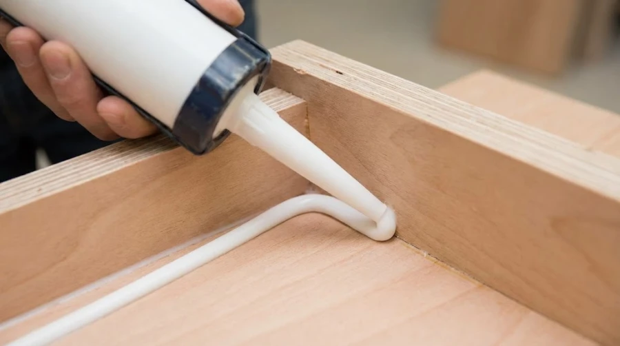 germetizaciya-stykov-opalubki-silikonom