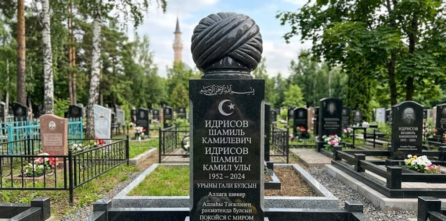 pamyatnik-s-navershiem-chalma